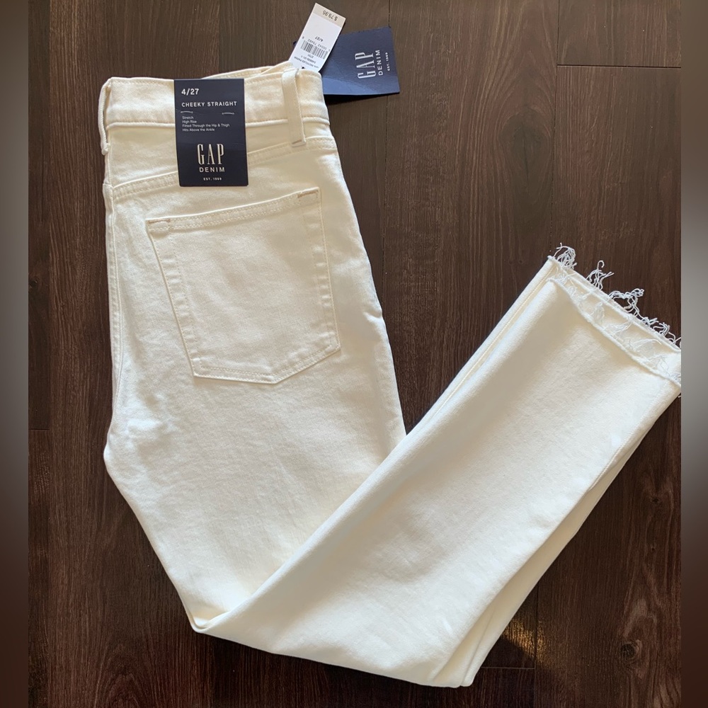 NWT Gap Cheeky Straight Leg jean in white.
